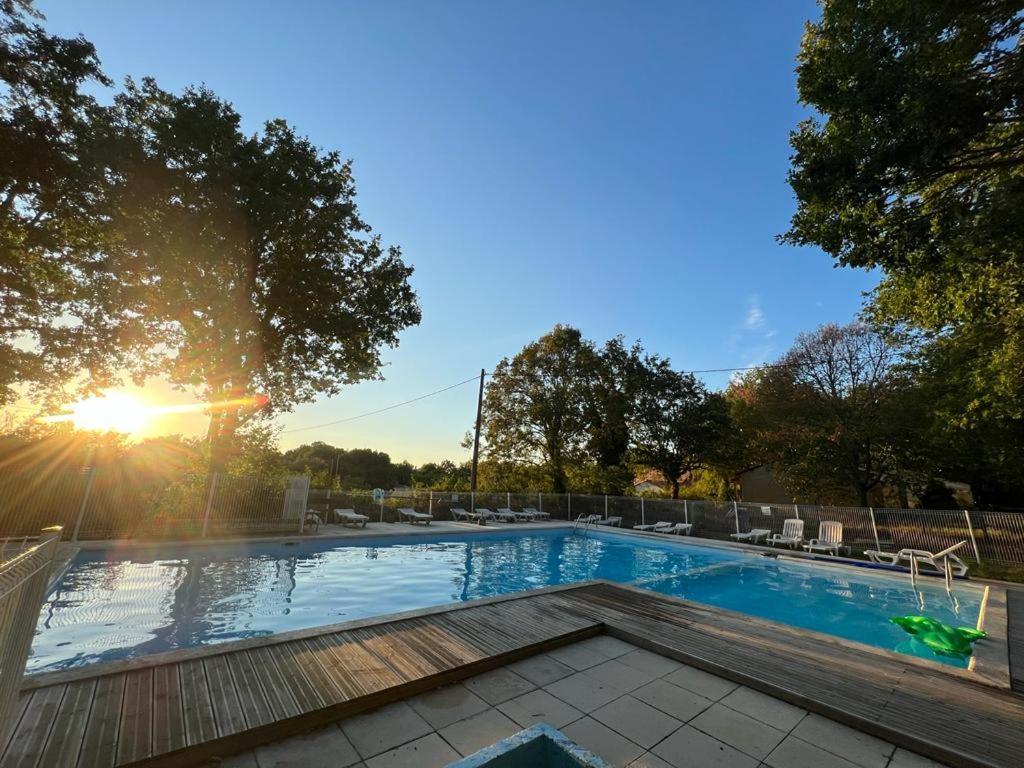 8-Gite 5 Personnes Avec Piscine Saint-Aubin-de-Nabirat Ngoại thất bức ảnh